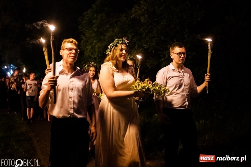 Zdjęcie w galerii na portalu naszraciborz.pl: Wianki i piosenki o miłości, czyli Noc Świętojańska w Kornicach wiadomości z regionu