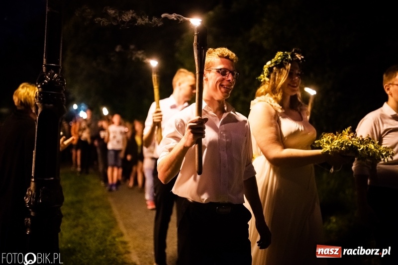 Zdjęcie w galerii na portalu naszraciborz.pl: Wianki i piosenki o miłości, czyli Noc Świętojańska w Kornicach wiadomości z regionu
