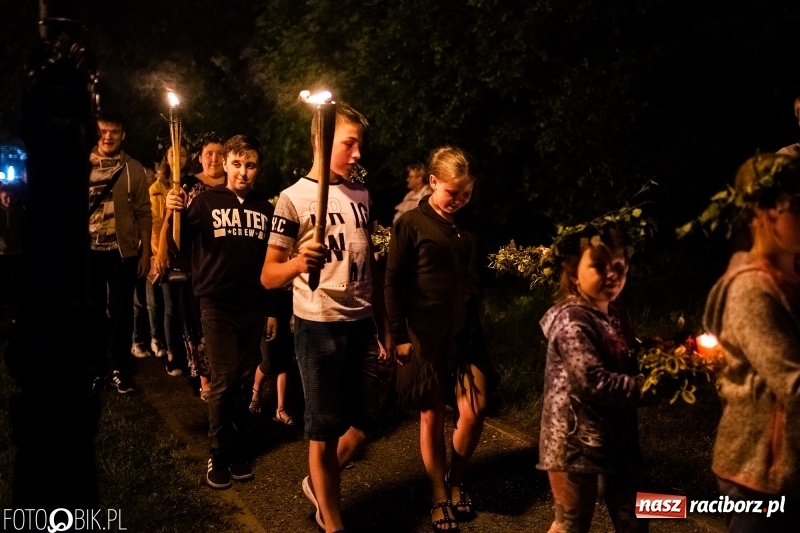 Zdjęcie w galerii na portalu naszraciborz.pl: Wianki i piosenki o miłości, czyli Noc Świętojańska w Kornicach wiadomości z regionu