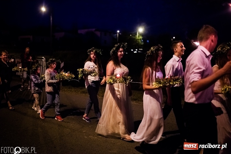 Zdjęcie w galerii na portalu naszraciborz.pl: Wianki i piosenki o miłości, czyli Noc Świętojańska w Kornicach wiadomości z regionu