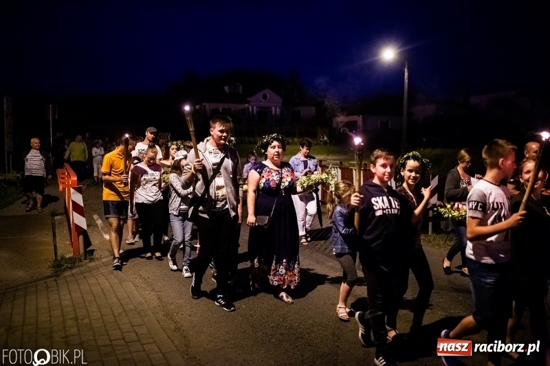 Zdjęcie w galerii na portalu naszraciborz.pl: Wianki i piosenki o miłości, czyli Noc Świętojańska w Kornicach wiadomości z regionu
