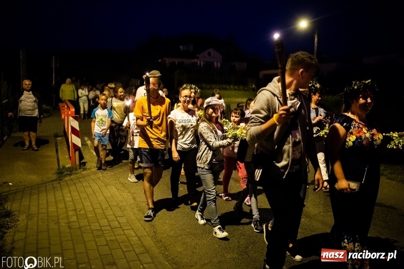 Zdjęcie w galerii na portalu naszraciborz.pl: Wianki i piosenki o miłości, czyli Noc Świętojańska w Kornicach wiadomości z regionu