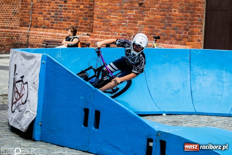 Zdjęcie w galerii na portalu naszraciborz.pl: Rowerowy Racibórz rozkręca się na placu Dominikańskim [FOTO] wiadomości z regionu