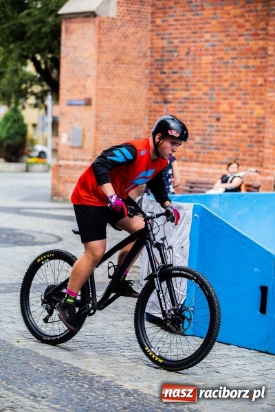 Zdjęcie w galerii na portalu naszraciborz.pl: Rowerowy Racibórz rozkręca się na placu Dominikańskim [FOTO] wiadomości z regionu