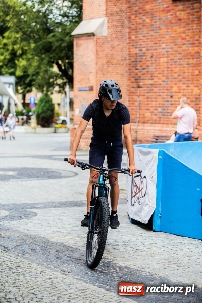 Zdjęcie w galerii na portalu naszraciborz.pl: Rowerowy Racibórz rozkręca się na placu Dominikańskim [FOTO] wiadomości z regionu