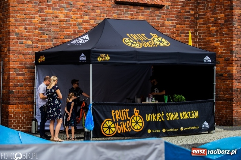 Zdjęcie w galerii na portalu naszraciborz.pl: Rowerowy Racibórz rozkręca się na placu Dominikańskim [FOTO] wiadomości z regionu