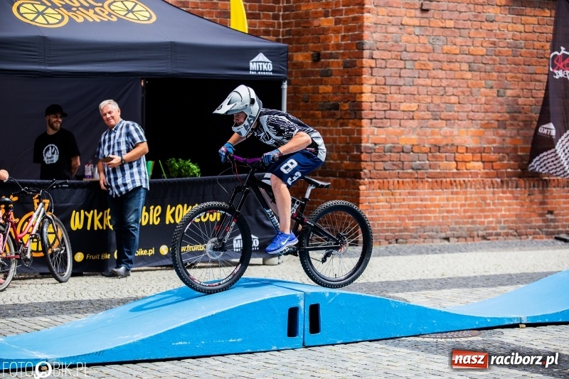 Zdjęcie w galerii na portalu naszraciborz.pl: Rowerowy Racibórz rozkręca się na placu Dominikańskim [FOTO] wiadomości z regionu