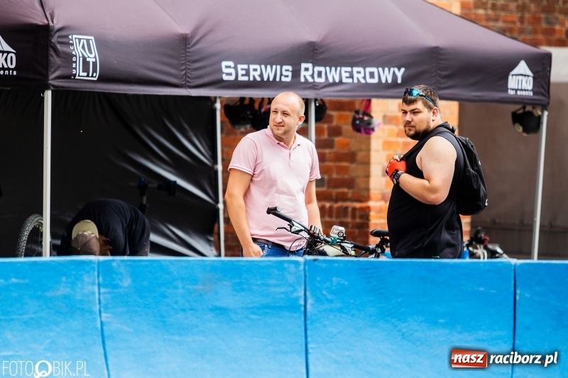 Zdjęcie w galerii na portalu naszraciborz.pl: Rowerowy Racibórz rozkręca się na placu Dominikańskim [FOTO] wiadomości z regionu