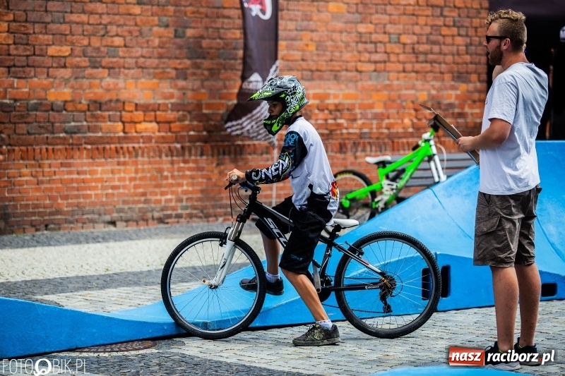 Zdjęcie w galerii na portalu naszraciborz.pl: Rowerowy Racibórz rozkręca się na placu Dominikańskim [FOTO] wiadomości z regionu