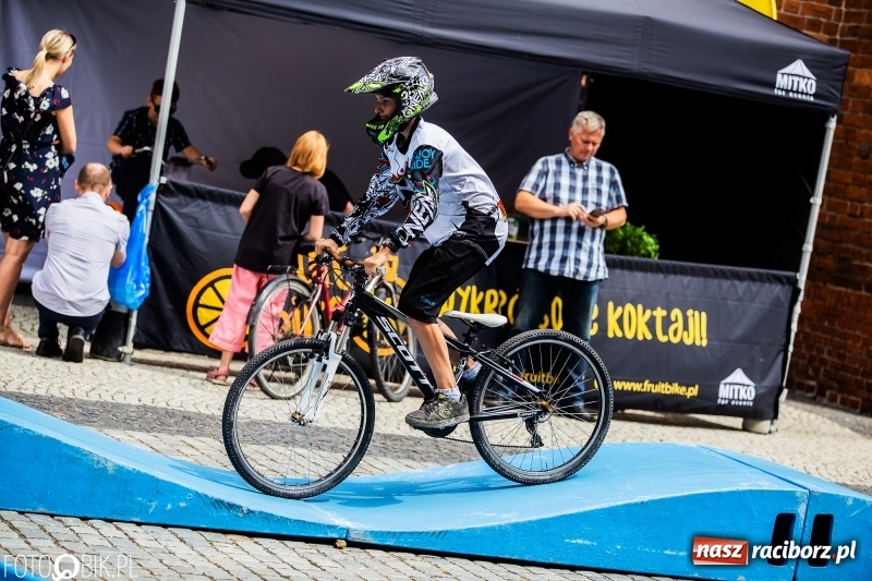 Zdjęcie w galerii na portalu naszraciborz.pl: Rowerowy Racibórz rozkręca się na placu Dominikańskim [FOTO] wiadomości z regionu