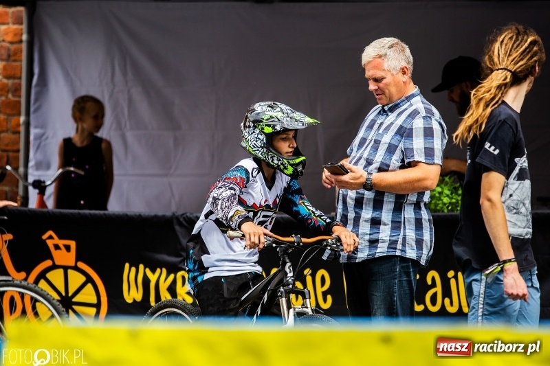 Zdjęcie w galerii na portalu naszraciborz.pl: Rowerowy Racibórz rozkręca się na placu Dominikańskim [FOTO] wiadomości z regionu