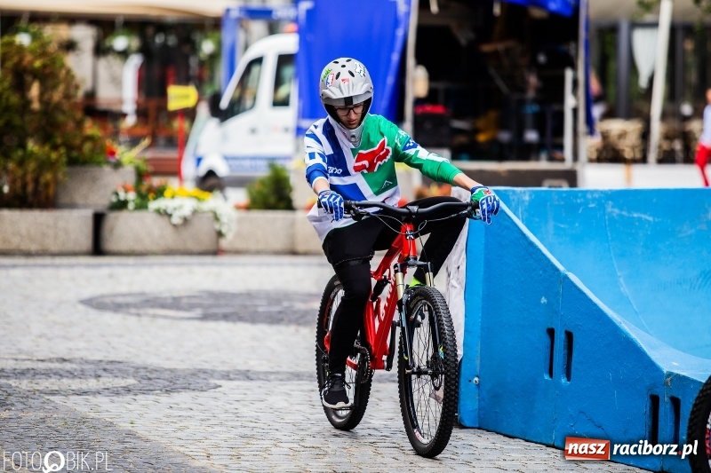 Zdjęcie w galerii na portalu naszraciborz.pl: Rowerowy Racibórz rozkręca się na placu Dominikańskim [FOTO] wiadomości z regionu
