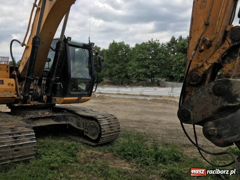 Zdjęcie w galerii na portalu naszraciborz.pl: Kolejny market? Czytelnicy pytają, co powstaje przy Żorskiej-Ocickiej? wiadomości z regionu