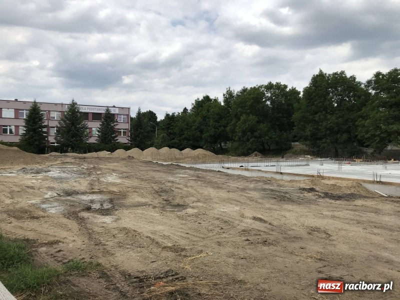 Zdjęcie w galerii na portalu naszraciborz.pl: Kolejny market? Czytelnicy pytają, co powstaje przy Żorskiej-Ocickiej? wiadomości z regionu