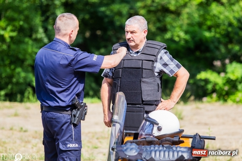 Zdjęcie w galerii na portalu naszraciborz.pl: Powitanie Lata przy ruinach w Łubowicach wiadomości z regionu