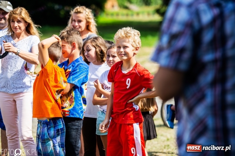 Zdjęcie w galerii na portalu naszraciborz.pl: Powitanie Lata przy ruinach w Łubowicach wiadomości z regionu