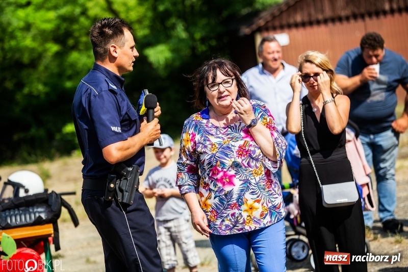Zdjęcie w galerii na portalu naszraciborz.pl: Powitanie Lata przy ruinach w Łubowicach wiadomości z regionu