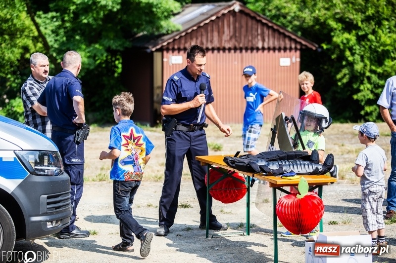 Zdjęcie w galerii na portalu naszraciborz.pl: Powitanie Lata przy ruinach w Łubowicach wiadomości z regionu