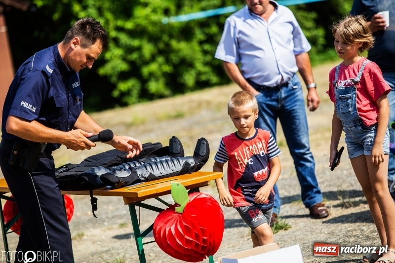 Zdjęcie w galerii na portalu naszraciborz.pl: Powitanie Lata przy ruinach w Łubowicach wiadomości z regionu