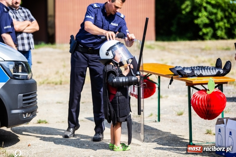 Zdjęcie w galerii na portalu naszraciborz.pl: Powitanie Lata przy ruinach w Łubowicach wiadomości z regionu