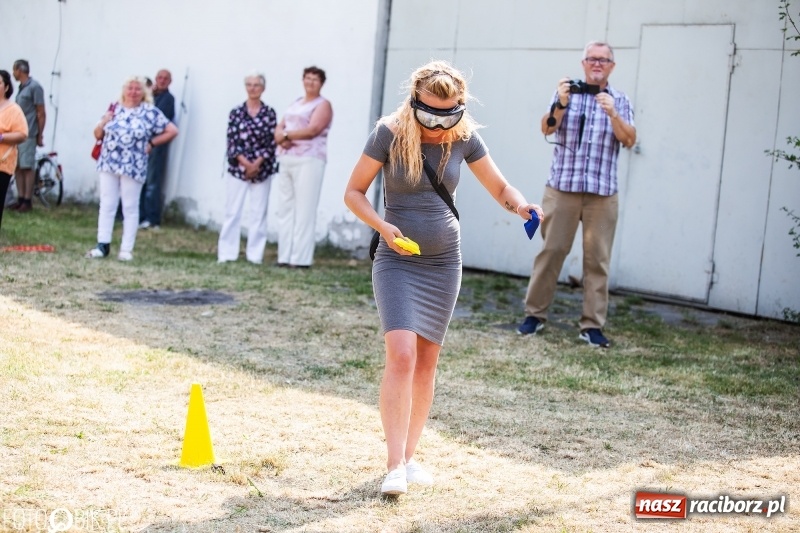 Zdjęcie w galerii na portalu naszraciborz.pl: Powitanie Lata przy ruinach w Łubowicach wiadomości z regionu