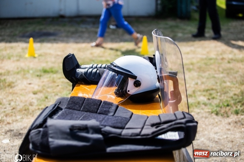 Zdjęcie w galerii na portalu naszraciborz.pl: Powitanie Lata przy ruinach w Łubowicach wiadomości z regionu