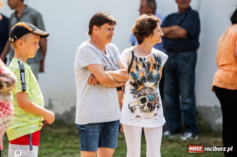 Zdjęcie w galerii na portalu naszraciborz.pl: Powitanie Lata przy ruinach w Łubowicach wiadomości z regionu