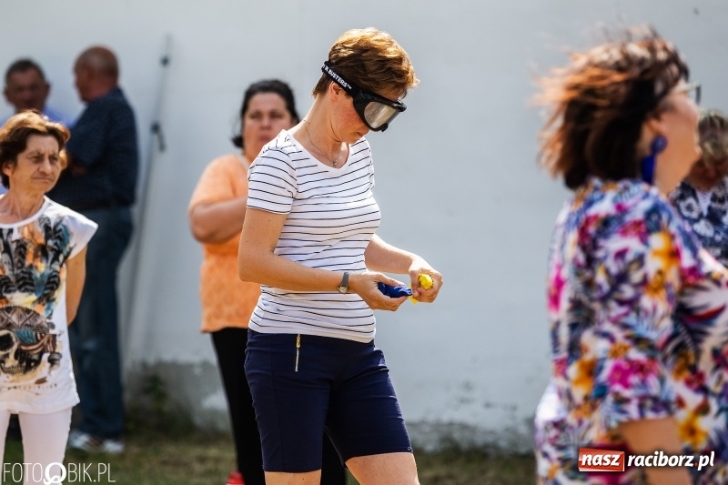 Zdjęcie w galerii na portalu naszraciborz.pl: Powitanie Lata przy ruinach w Łubowicach wiadomości z regionu