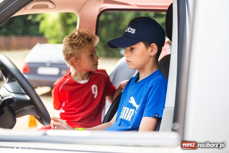 Zdjęcie w galerii na portalu naszraciborz.pl: Powitanie Lata przy ruinach w Łubowicach wiadomości z regionu