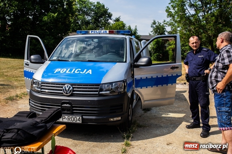 Zdjęcie w galerii na portalu naszraciborz.pl: Powitanie Lata przy ruinach w Łubowicach wiadomości z regionu