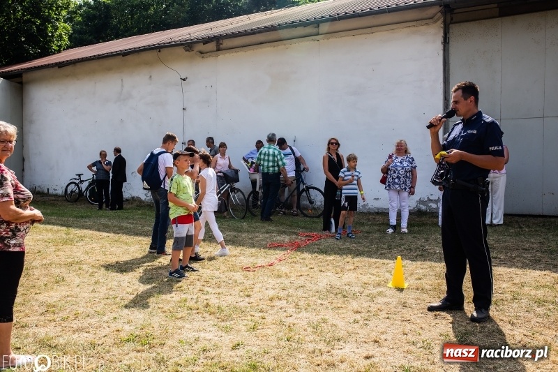 Zdjęcie w galerii na portalu naszraciborz.pl: Powitanie Lata przy ruinach w Łubowicach wiadomości z regionu