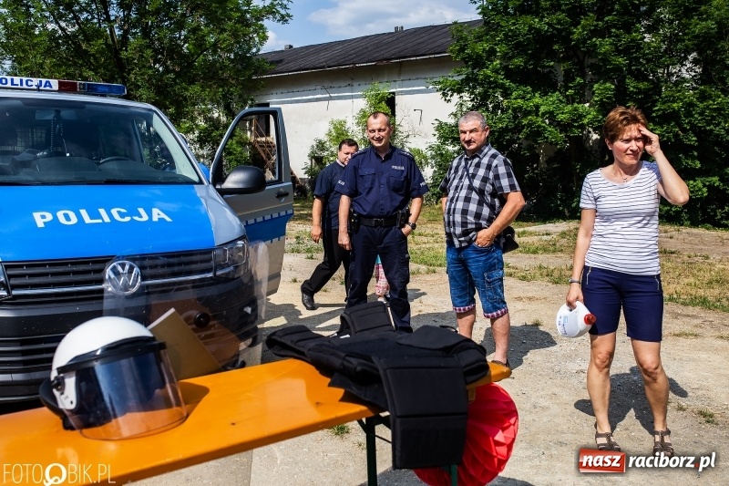 Zdjęcie w galerii na portalu naszraciborz.pl: Powitanie Lata przy ruinach w Łubowicach wiadomości z regionu