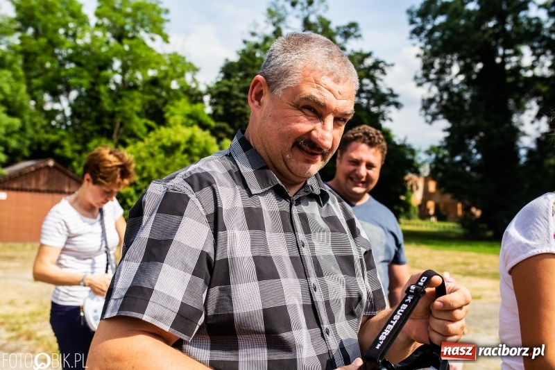 Zdjęcie w galerii na portalu naszraciborz.pl: Powitanie Lata przy ruinach w Łubowicach wiadomości z regionu