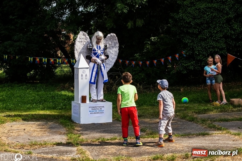 Zdjęcie w galerii na portalu naszraciborz.pl: Powitanie Lata przy ruinach w Łubowicach wiadomości z regionu