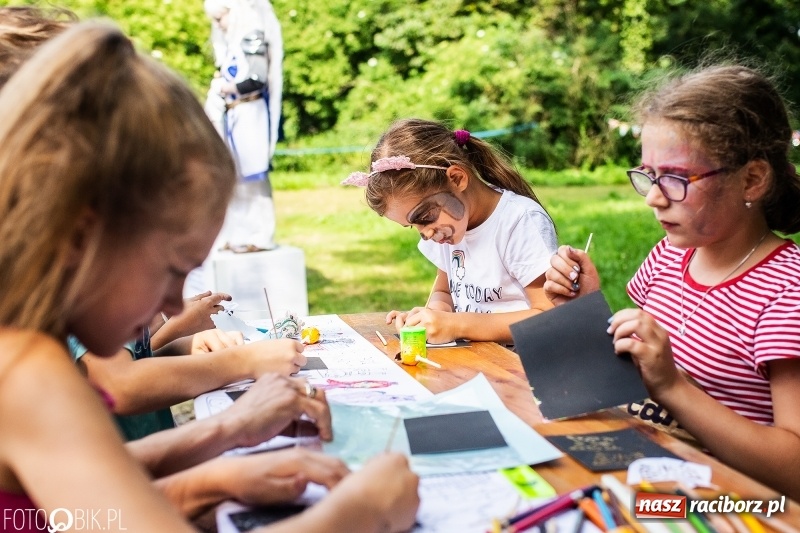 Zdjęcie w galerii na portalu naszraciborz.pl: Powitanie Lata przy ruinach w Łubowicach wiadomości z regionu
