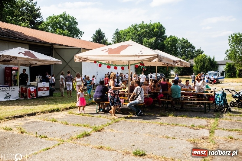 Zdjęcie w galerii na portalu naszraciborz.pl: Powitanie Lata przy ruinach w Łubowicach wiadomości z regionu