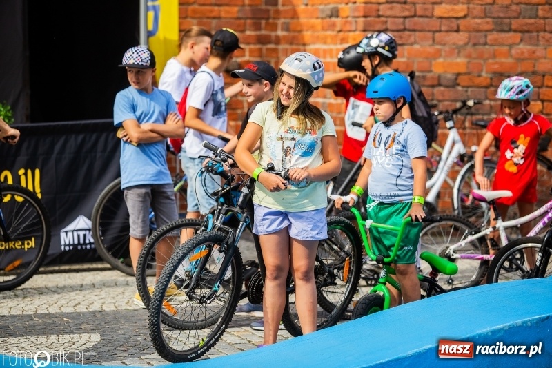 Zdjęcie w galerii na portalu naszraciborz.pl: Występy artystyczne na raciborskim Rynku [FOTO i WIDEO] wiadomości z regionu