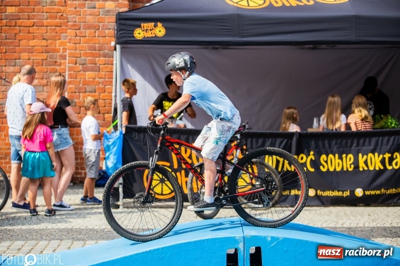 Zdjęcie w galerii na portalu naszraciborz.pl: Występy artystyczne na raciborskim Rynku [FOTO i WIDEO] wiadomości z regionu