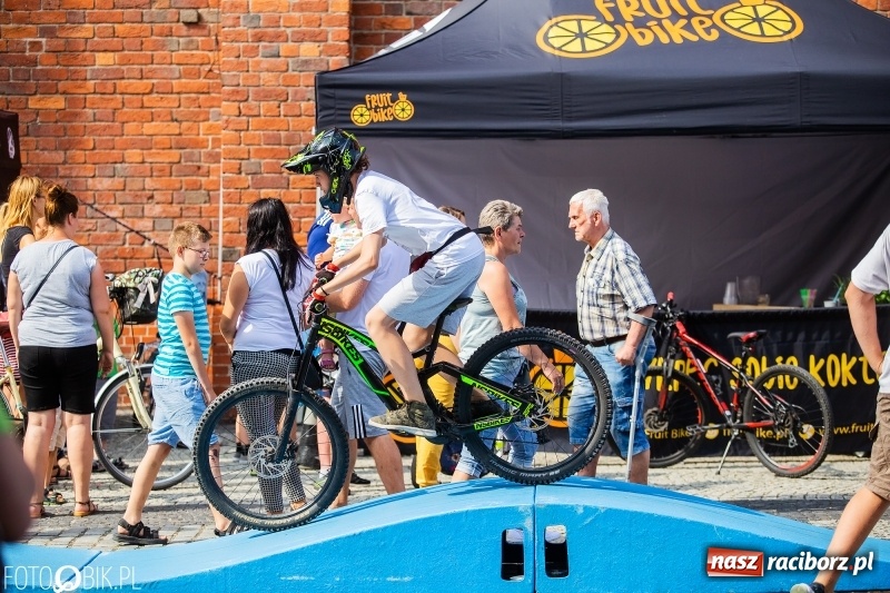 Zdjęcie w galerii na portalu naszraciborz.pl: Występy artystyczne na raciborskim Rynku [FOTO i WIDEO] wiadomości z regionu