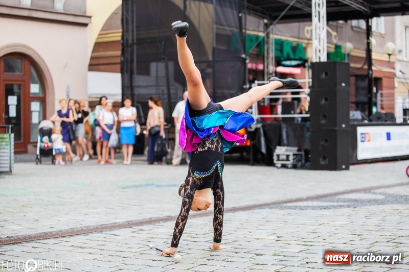Zdjęcie w galerii na portalu naszraciborz.pl: Występy artystyczne na raciborskim Rynku [FOTO i WIDEO] wiadomości z regionu