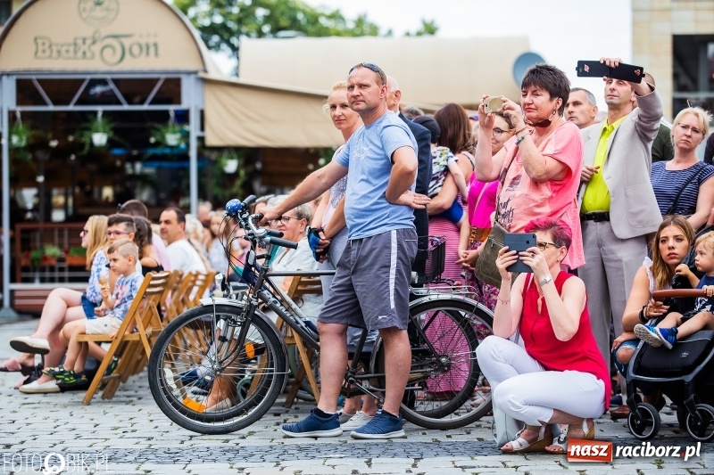 Zdjęcie w galerii na portalu naszraciborz.pl: Występy artystyczne na raciborskim Rynku [FOTO i WIDEO] wiadomości z regionu