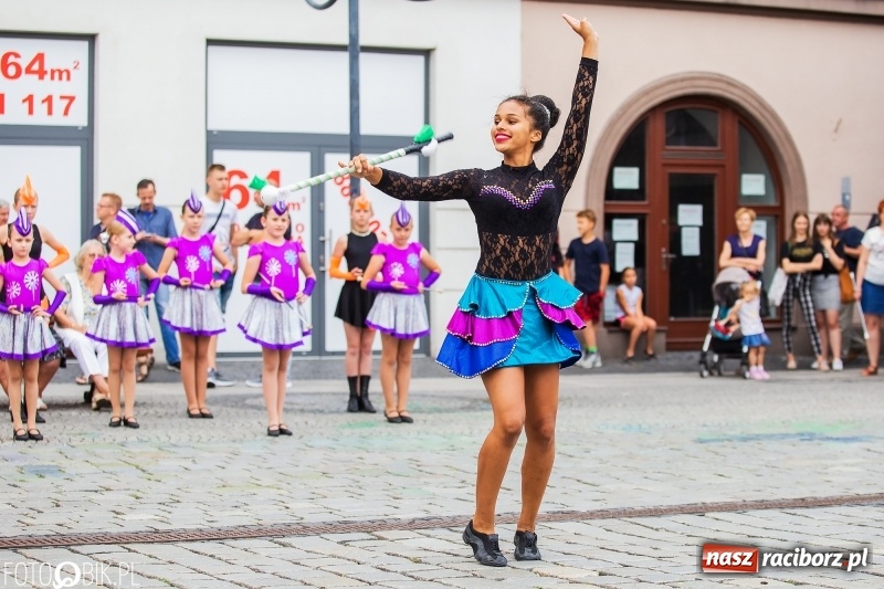 Zdjęcie w galerii na portalu naszraciborz.pl: Występy artystyczne na raciborskim Rynku [FOTO i WIDEO] wiadomości z regionu