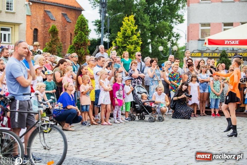 Zdjęcie w galerii na portalu naszraciborz.pl: Występy artystyczne na raciborskim Rynku [FOTO i WIDEO] wiadomości z regionu
