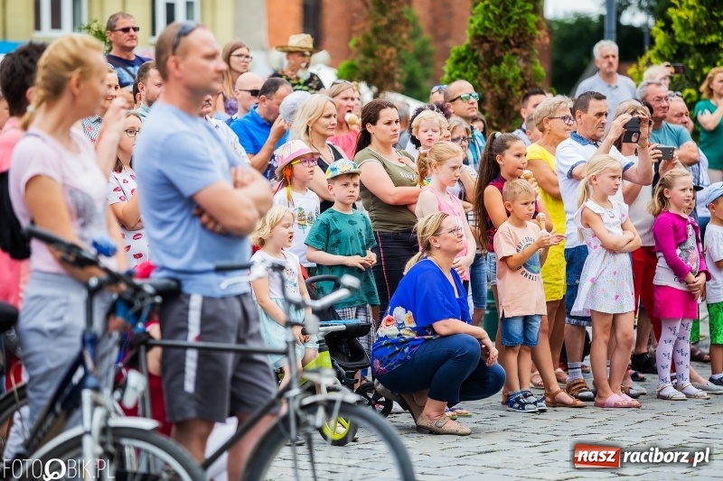 Zdjęcie w galerii na portalu naszraciborz.pl: Występy artystyczne na raciborskim Rynku [FOTO i WIDEO] wiadomości z regionu