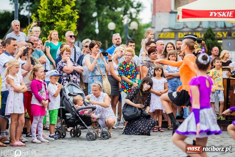Zdjęcie w galerii na portalu naszraciborz.pl: Występy artystyczne na raciborskim Rynku [FOTO i WIDEO] wiadomości z regionu