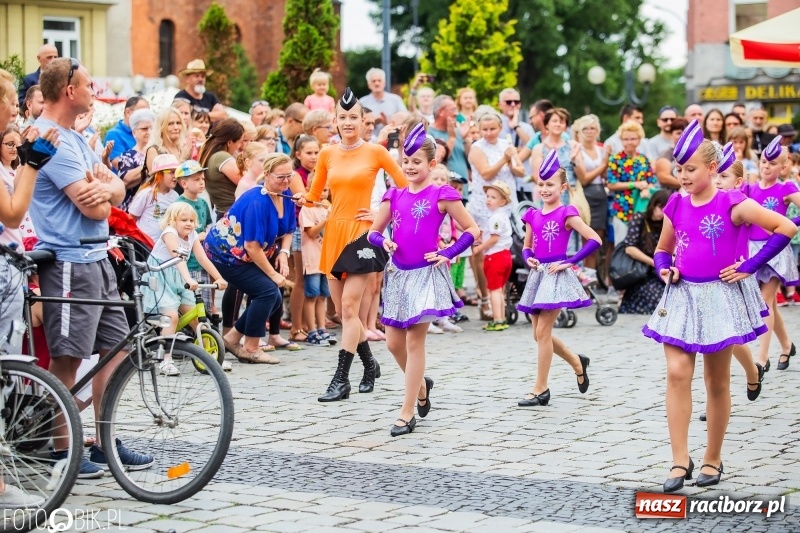 Zdjęcie w galerii na portalu naszraciborz.pl: Występy artystyczne na raciborskim Rynku [FOTO i WIDEO] wiadomości z regionu