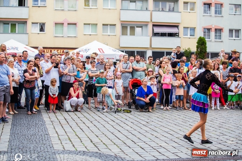 Zdjęcie w galerii na portalu naszraciborz.pl: Występy artystyczne na raciborskim Rynku [FOTO i WIDEO] wiadomości z regionu