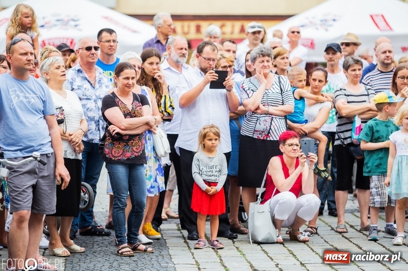 Zdjęcie w galerii na portalu naszraciborz.pl: Występy artystyczne na raciborskim Rynku [FOTO i WIDEO] wiadomości z regionu