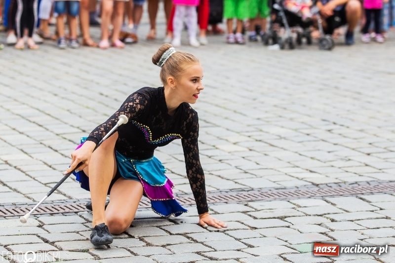 Zdjęcie w galerii na portalu naszraciborz.pl: Występy artystyczne na raciborskim Rynku [FOTO i WIDEO] wiadomości z regionu