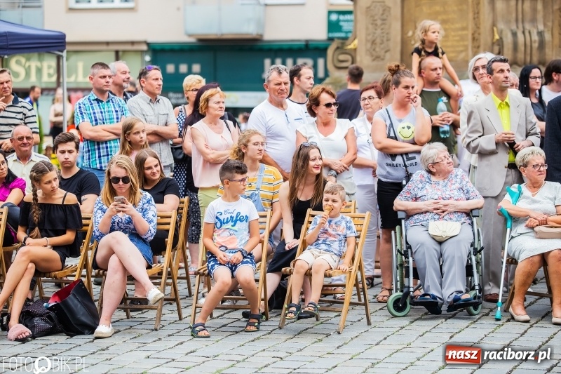 Zdjęcie w galerii na portalu naszraciborz.pl: Występy artystyczne na raciborskim Rynku [FOTO i WIDEO] wiadomości z regionu